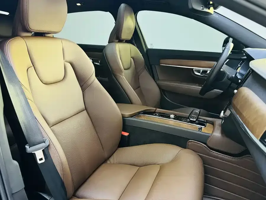 Volvo S90 2025 B5 Zhiyi Luxury Edition 2025 — миниатюра 3