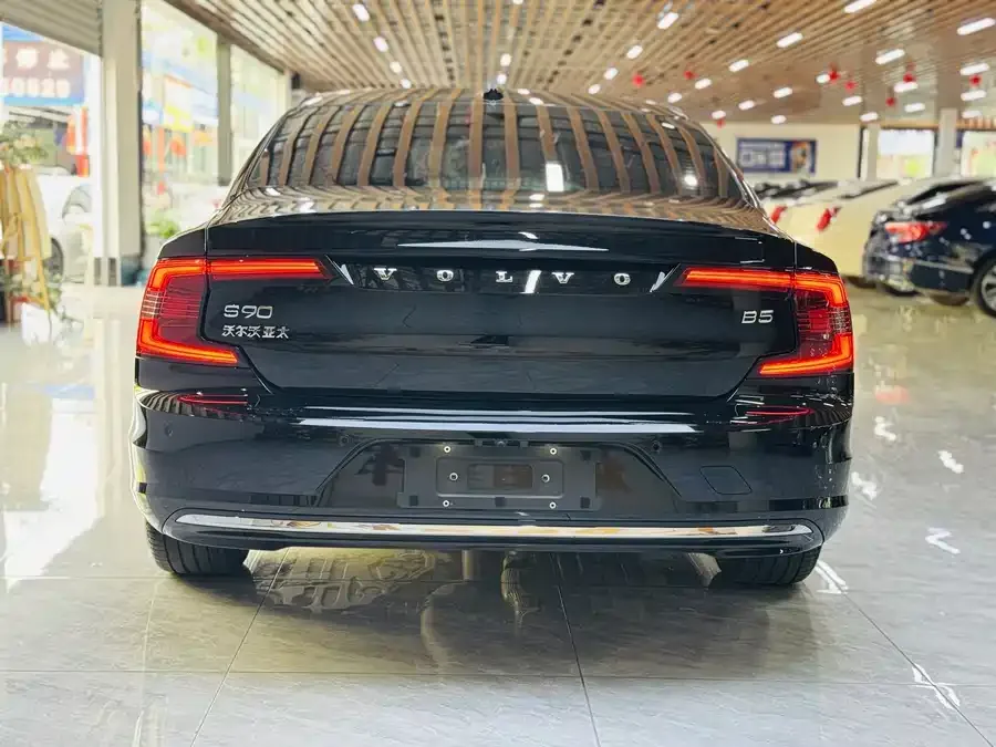 Volvo S90 2025 B5 Zhiyi Luxury Edition 2025 — миниатюра 5