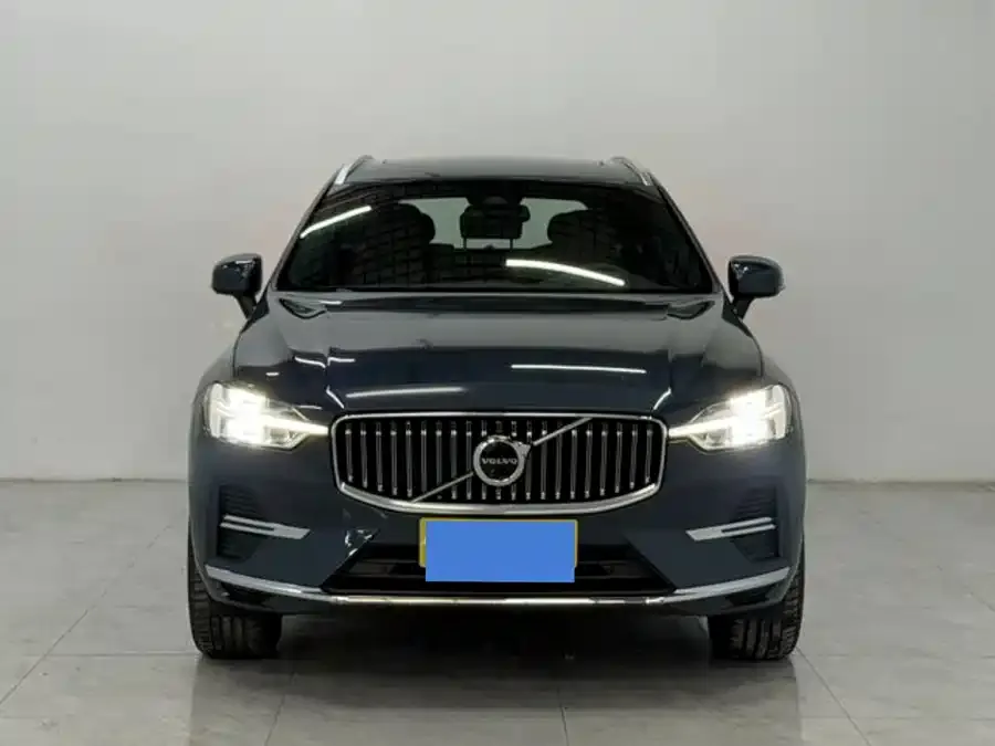 Volvo XC60 2025