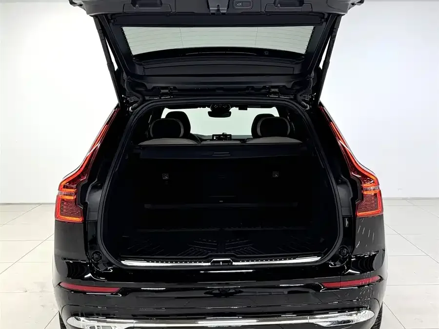 Volvo XC60 2026 B5 4WD Zhiyi Luxury Edition 2026 — миниатюра 2