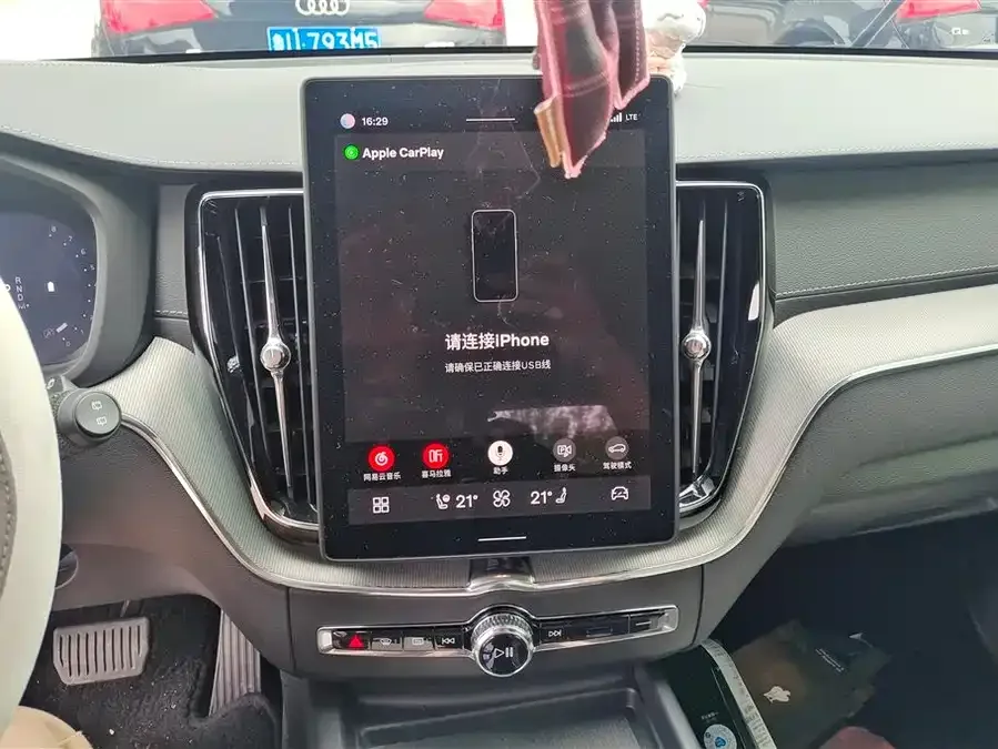 Volvo XC60 2026 B5 4WD Zhiyuan Polar Night Black Edition 2026 — миниатюра 4