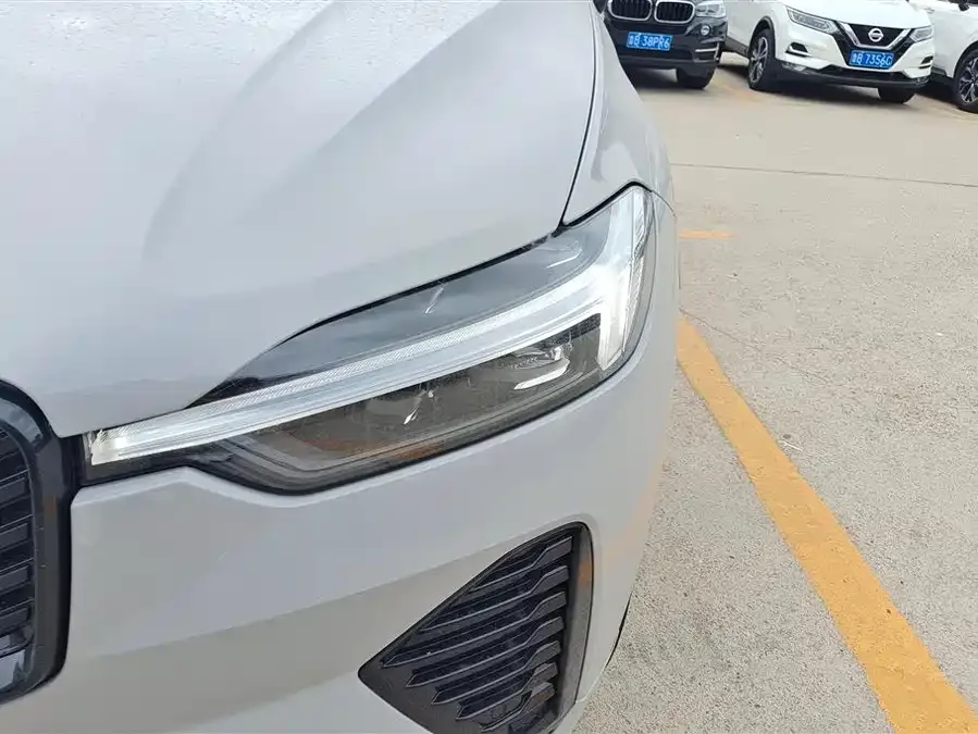 Volvo XC60 2026 B5 4WD Zhiyuan Polar Night Black Edition 2026 — миниатюра 5