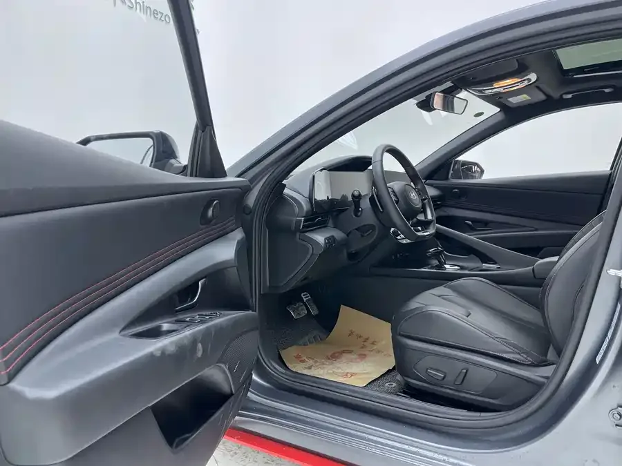 Hyundai Elantra Elantra 2023 240TGDi DCT N Line LUX Premium Edition 2023 — миниатюра 3
