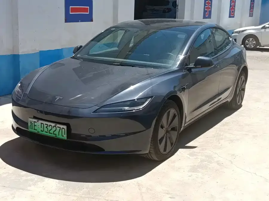 Tesla Model 3 2025