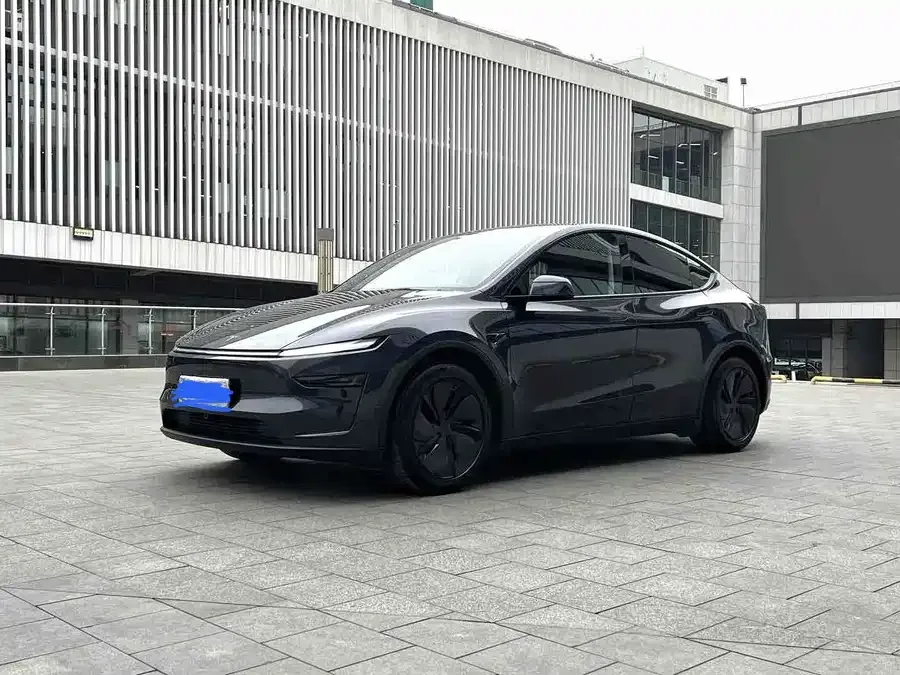 Tesla Model Y 2025