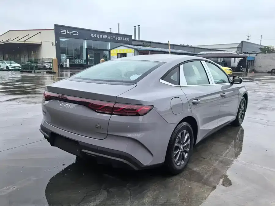 BYD Qin L Qin L 2026 DM-i 128KM Progressive Edition 2026 — миниатюра 3