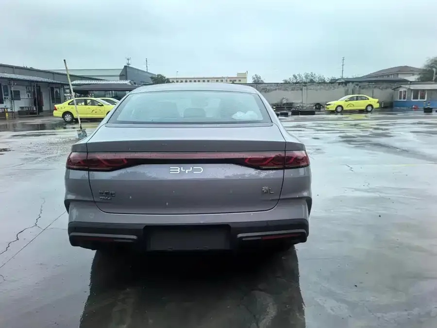 BYD Qin L Qin L 2026 DM-i 128KM Progressive Edition 2026 — миниатюра 4