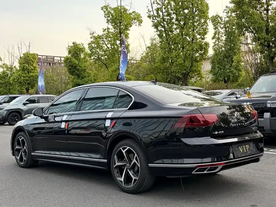 Volkswagen Magotan Magotan 2023 2 million commemorative edition 330TSI DSG leading model 2023 — миниатюра 4