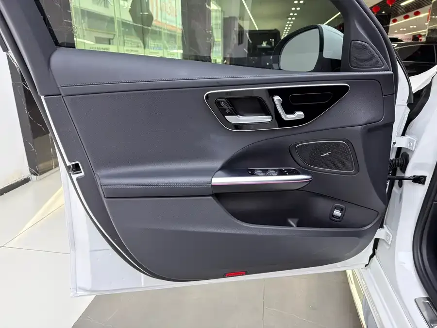 Mercedes-Benz Class C Mercedes-Benz C-Class 2024 facelift C 260 L sports version 2024 — миниатюра 3