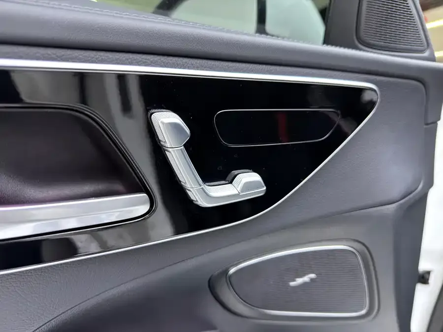 Mercedes-Benz Class C Mercedes-Benz C-Class 2024 facelift C 260 L sports version 2024 — миниатюра 5