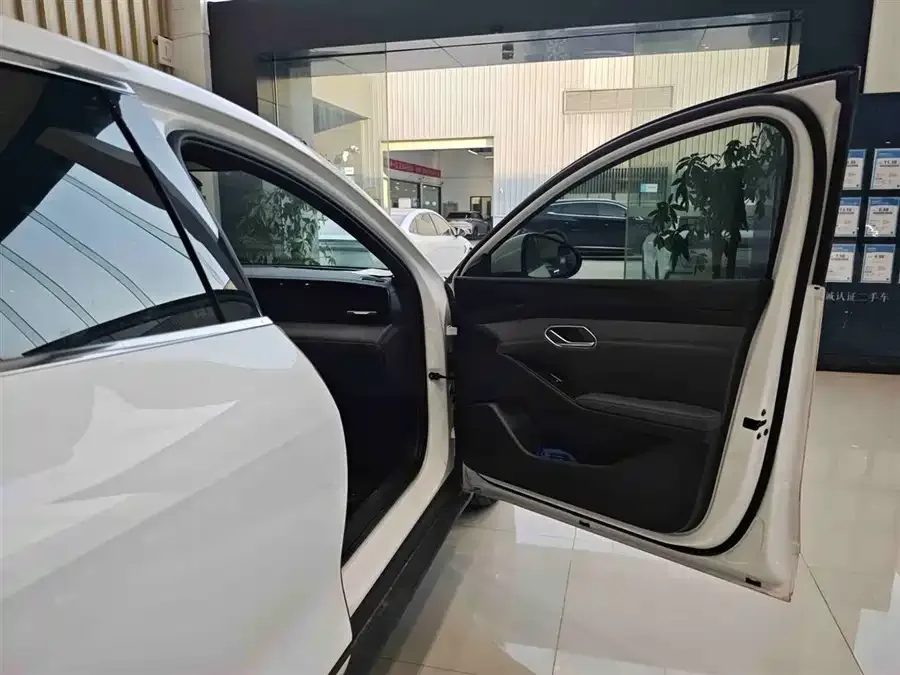 BYD Qin L Qin L 2025 EV 470KM Leading Edition 2025 — миниатюра 4