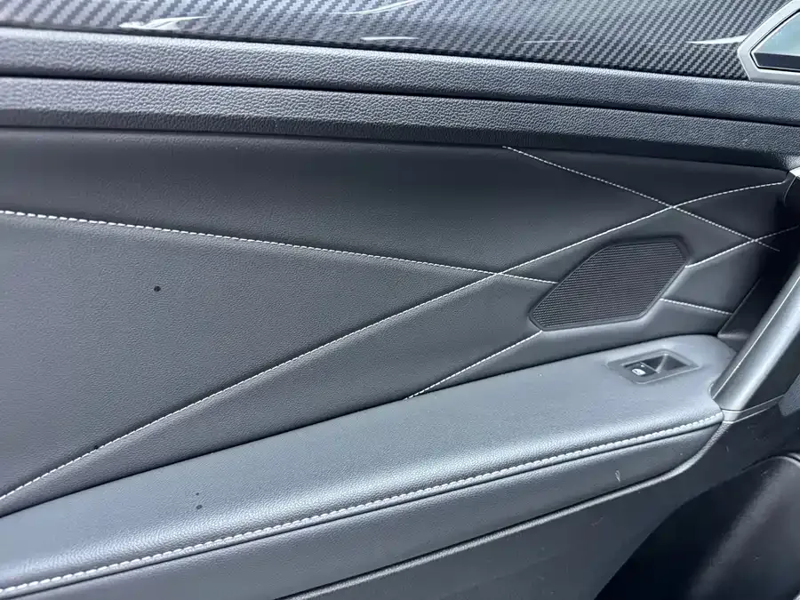 Volkswagen Tiguan L Tiguan L 2023 330TSI Automatic 2WD Comfort Edition 2023 — миниатюра 2