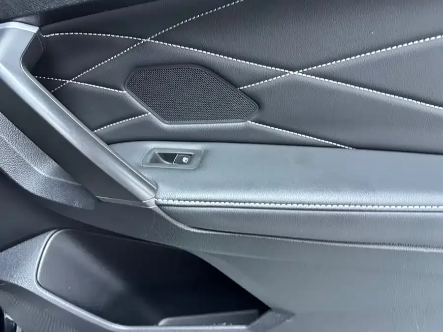 Volkswagen Tiguan L Tiguan L 2023 330TSI Automatic 2WD Comfort Edition 2023 — миниатюра 4