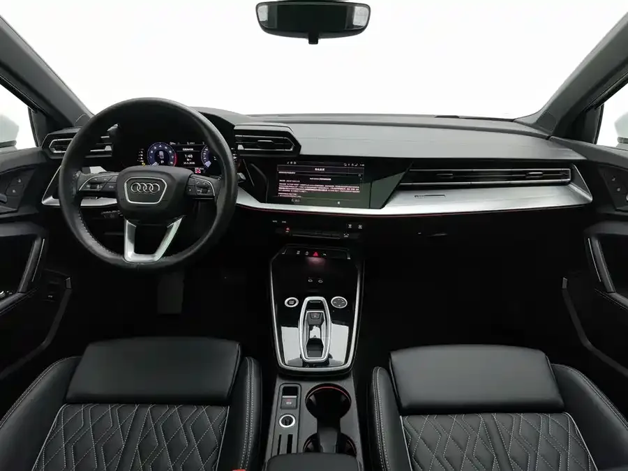 Audi A3 2025 A3L Limousine 35TFSI Flying Spur Premium Edition 2025 — миниатюра 2