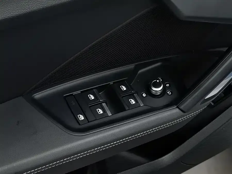 Audi A3 2025 A3L Limousine 35TFSI Flying Spur Premium Edition 2025 — миниатюра 3