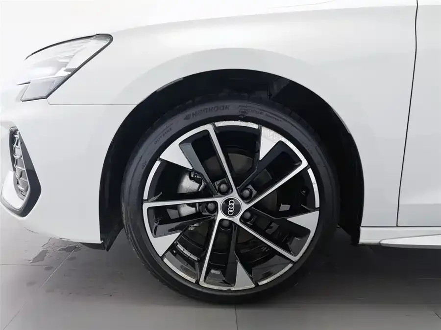 Audi A3 2025 A3L Limousine 35TFSI Flying Spur Premium Edition 2025 — миниатюра 5