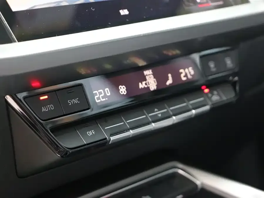 Audi A3 2023 Sportback 35 TFSI stylish and sporty 2023 — миниатюра 5