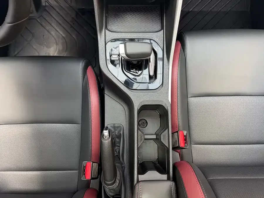Geely Coolray SX11 Binyue 2021 1.4T DCT Platinum Edition 2022 — миниатюра 4
