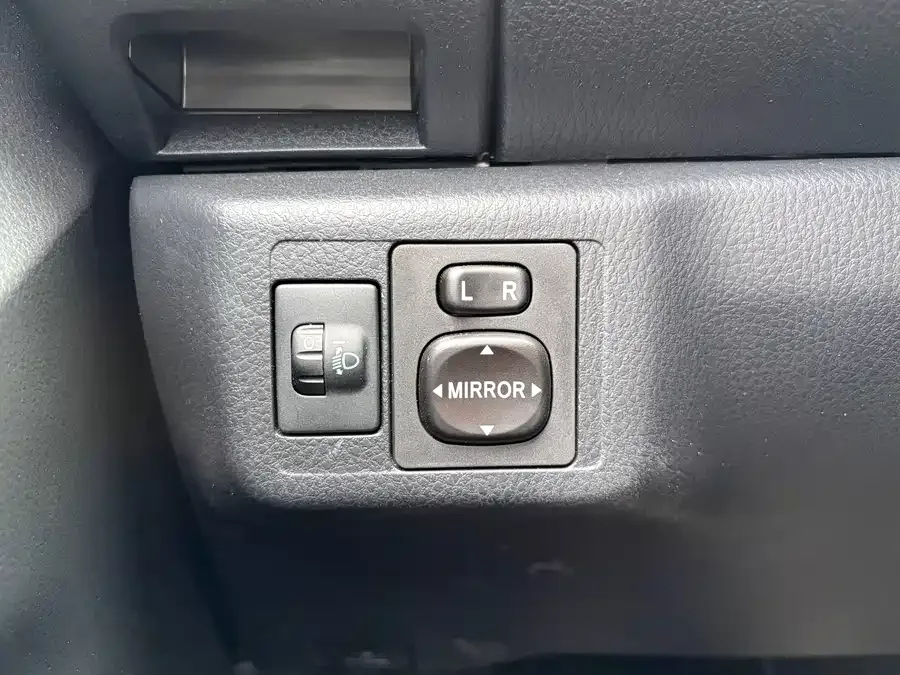 Toyota Yaris L YARiS L 2022 YARiS X 1.5L CVT Luxury PLUS Edition 2023 — миниатюра 3