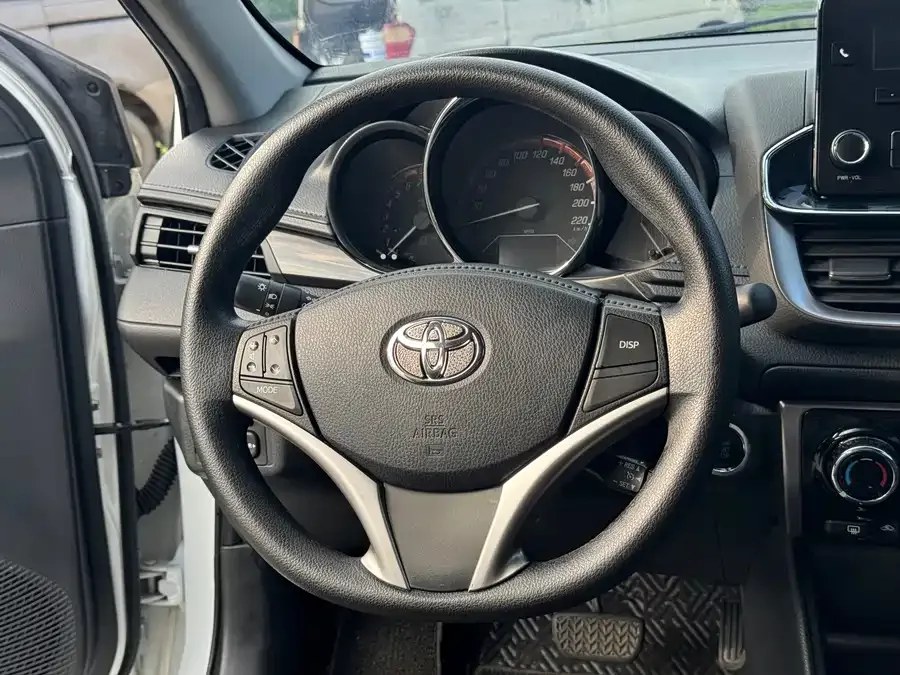 Toyota Yaris L YARiS L 2022 1.5L CVT Luxury PLUS Edition 2022 — миниатюра 3