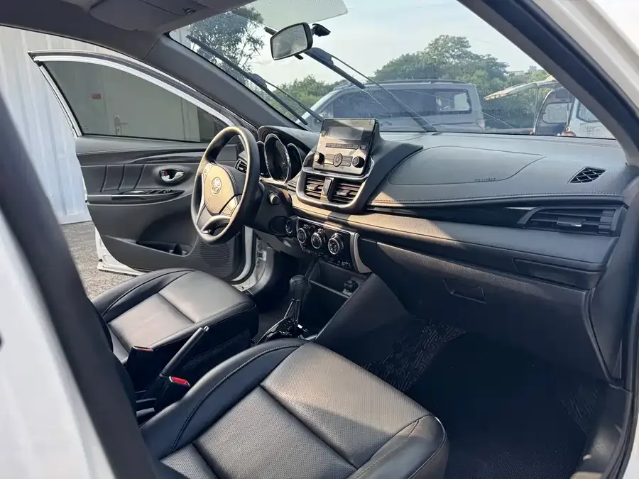 Toyota Yaris L YARiS L 2022 1.5L CVT Luxury PLUS Edition 2022 — миниатюра 4