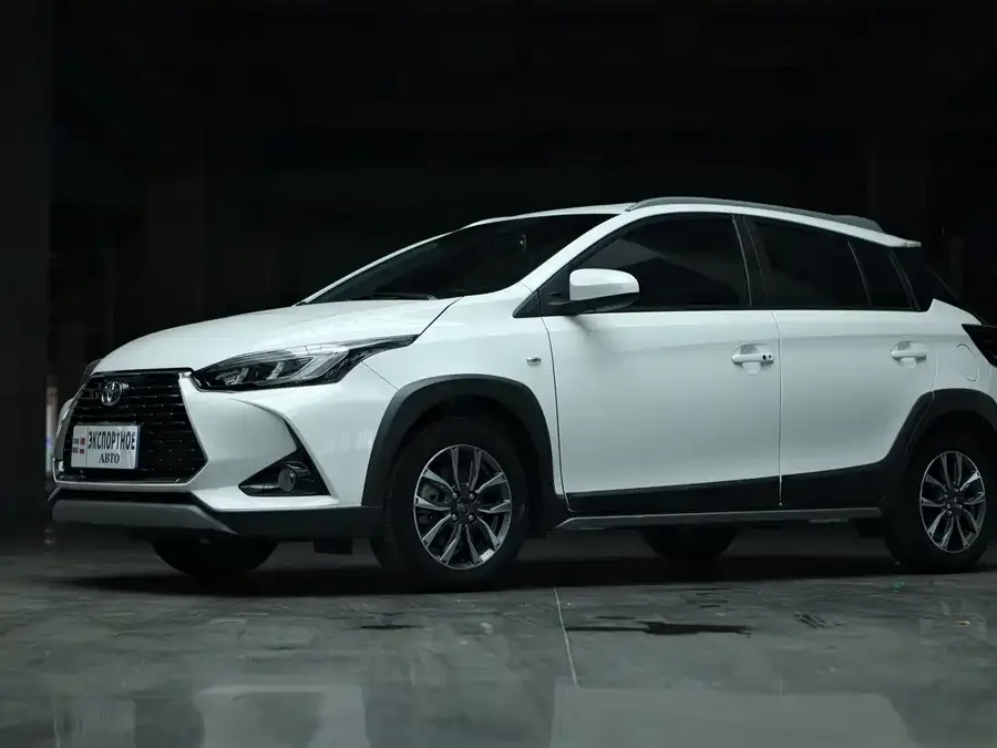 Toyota Yaris L YARiS L 2022 1.5L CVT Luxury PLUS Edition 2022 — фото 1, купить с доставкой в Москву