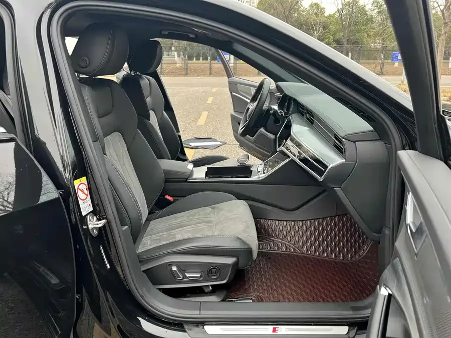 Audi A6L 2023 40 TFSI luxury and dynamic model 2023 — миниатюра 2
