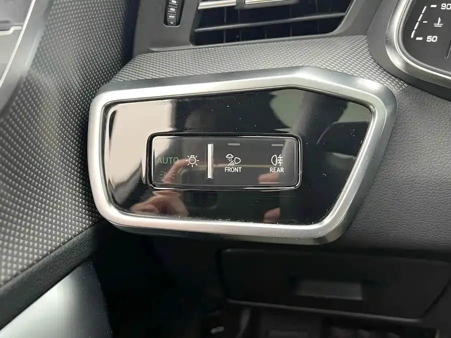 Audi A6L 2023 40 TFSI luxury and dynamic model 2023 — миниатюра 4