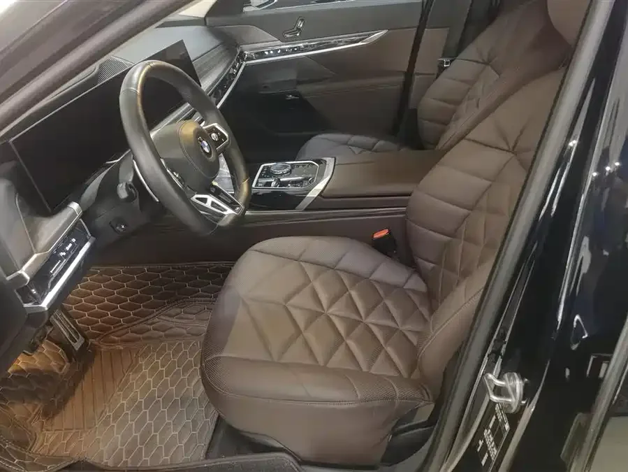 BMW 7 Series BMW 7 Series 2023 735Li M Sport Package 2025 — миниатюра 3