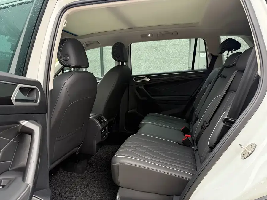 Volkswagen Tiguan L Tiguan L 2023 300TSI Automatic 2WD Smart Edition 2023 — миниатюра 2