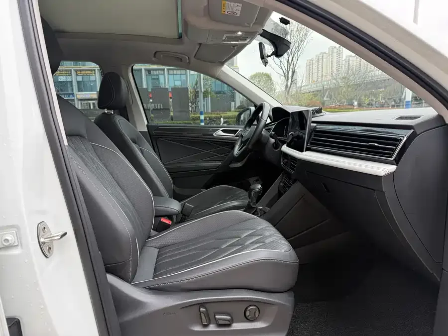 Volkswagen Tiguan L Tiguan L 2023 300TSI Automatic 2WD Smart Edition 2023 — миниатюра 3