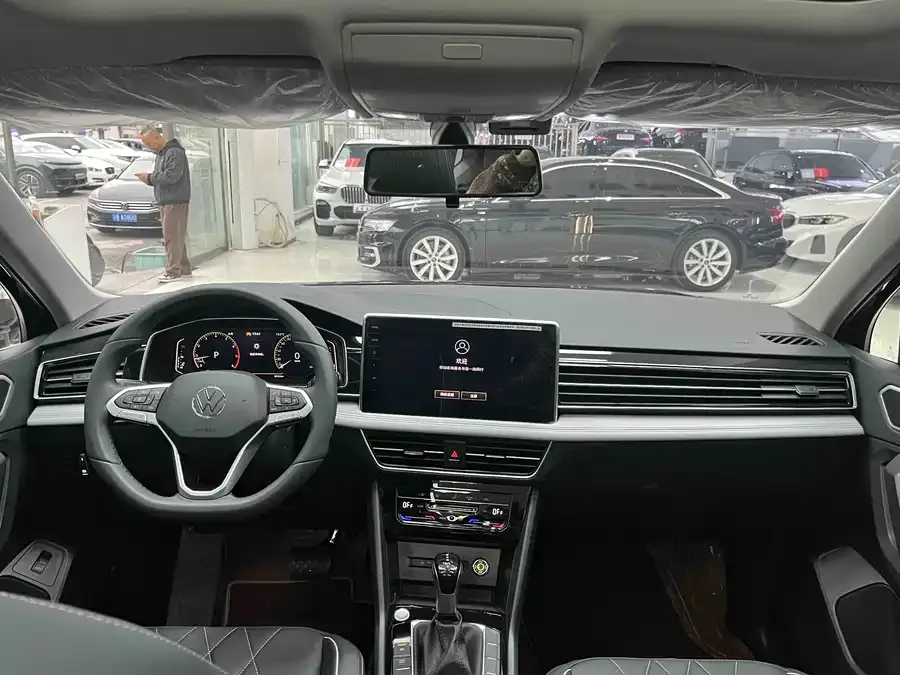 Volkswagen Tiguan L Tiguan L 2025 Outstanding Model 300TSI Automatic 2WD Longteng Edition 2025 — миниатюра 2