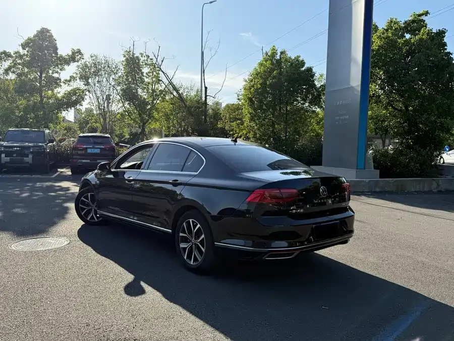Volkswagen Magotan Magotan 2020 280TSI DSG Leading Edition 2022 — миниатюра 4