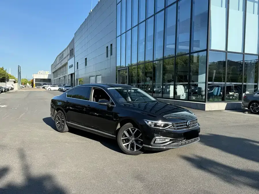 Volkswagen Magotan Magotan 2020 280TSI DSG Leading Edition 2022 — фото 1, купить с доставкой в Москву