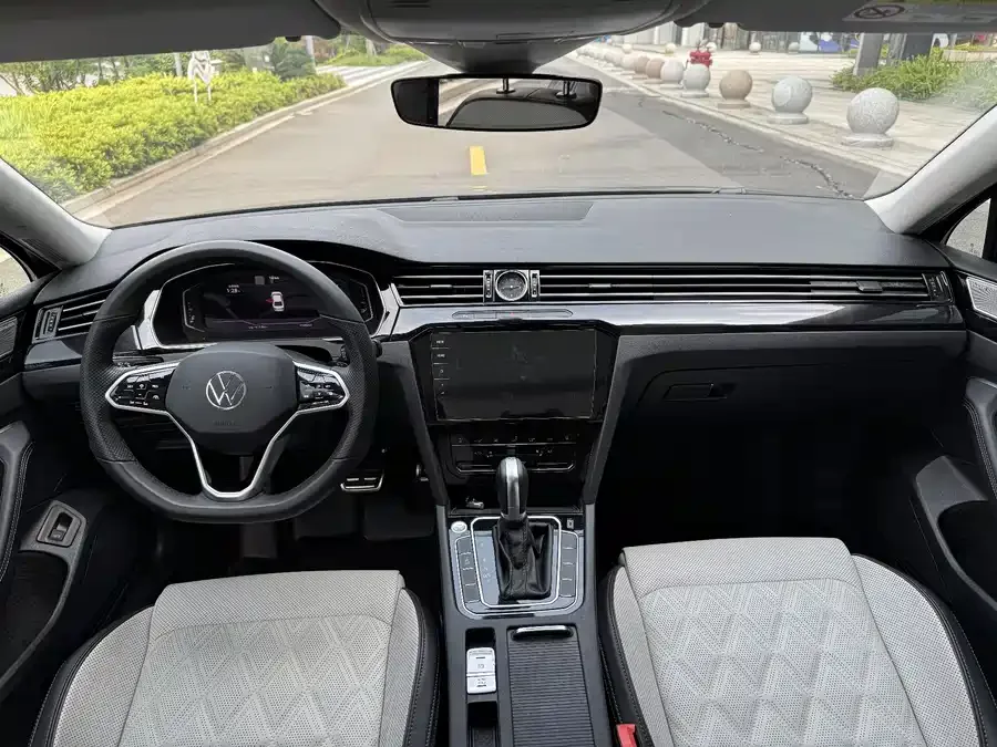 Volkswagen Magotan Magotan 2023 2 million commemorative edition 330TSI DSG luxury model 2024 — миниатюра 2