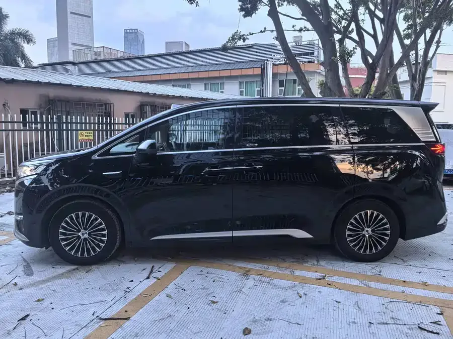 BYD D9 BYD D9 2025 DM-i Intelligent Driving Edition 1020 4WD Premium Edition 2025 — миниатюра 3
