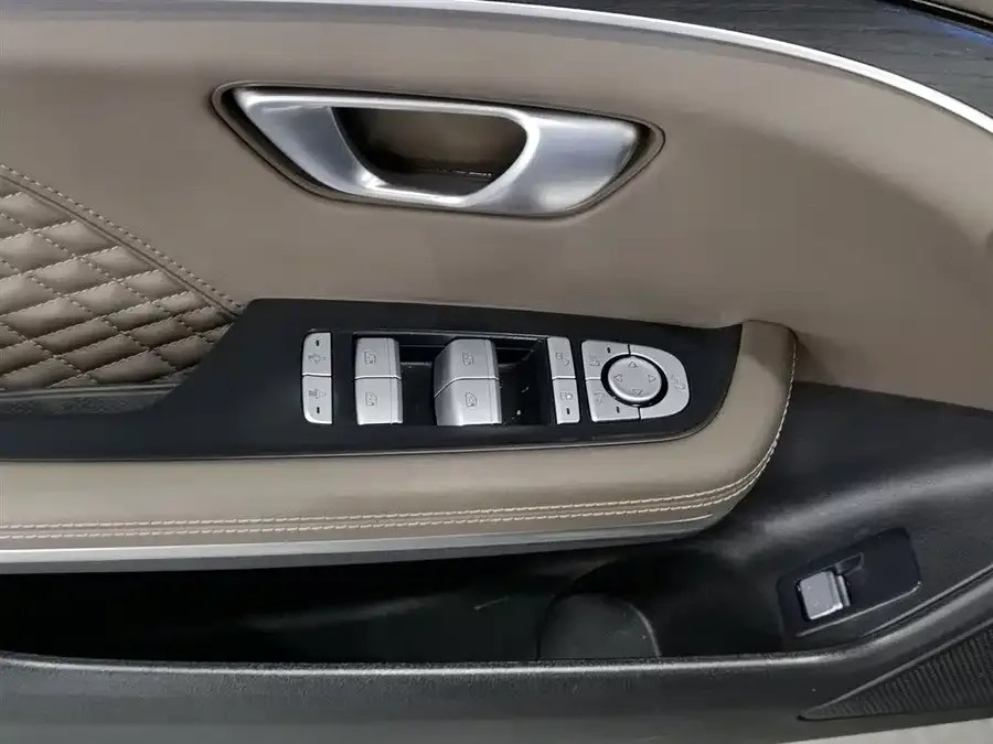 BYD Second-hand Han 2023 DM-i Champion Edition 121KM Premium Edition 2023 — миниатюра 3