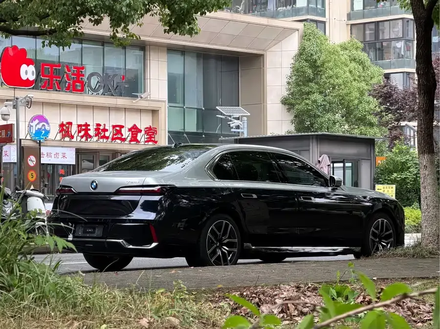 BMW 7 Series BMW 7 Series 2023 735Li M Sport Package 2025 — миниатюра 2