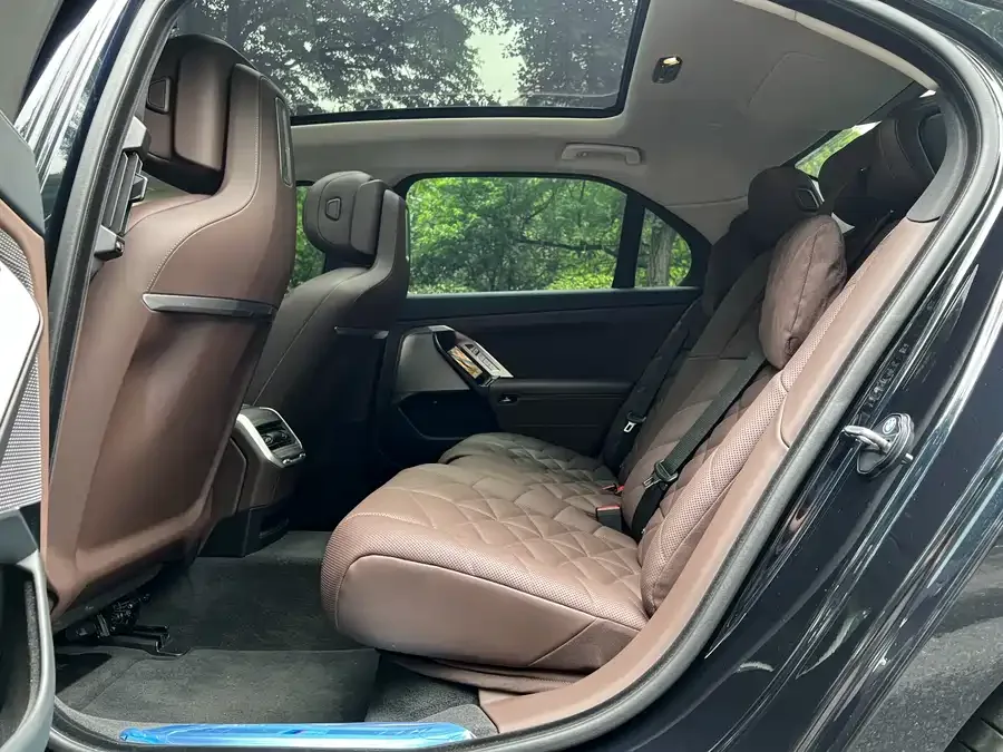 BMW 7 Series BMW 7 Series 2023 735Li M Sport Package 2025 — миниатюра 3