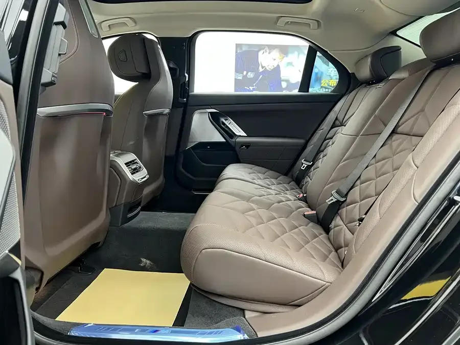 BMW 7 Series BMW 7 Series 2023 735Li M Sport Package 2025 — миниатюра 4