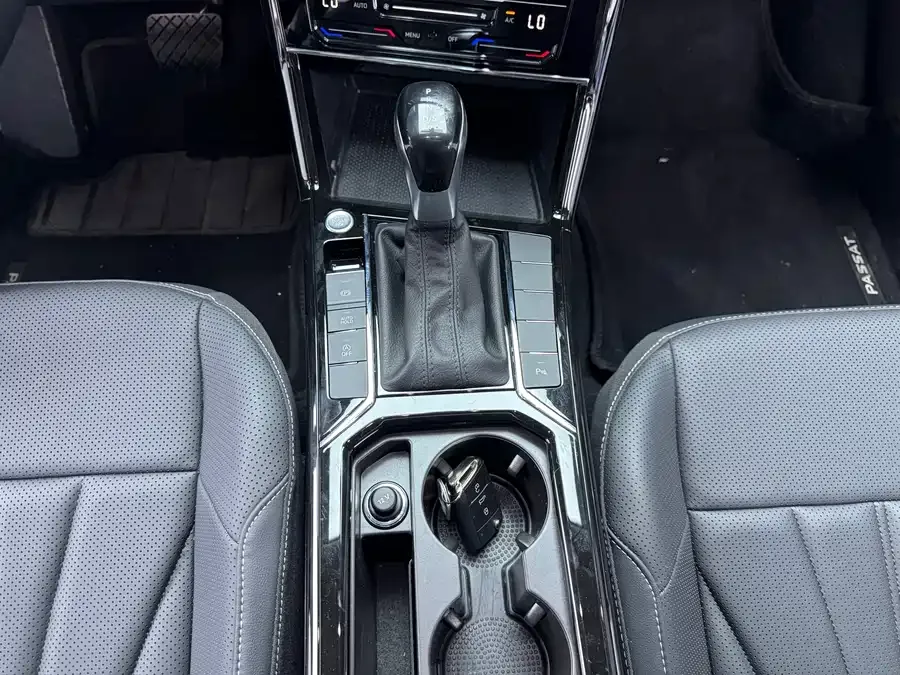 Volkswagen Passat Passat 2024 380TSI Starry Sky Dragon Edition 2025 — миниатюра 3