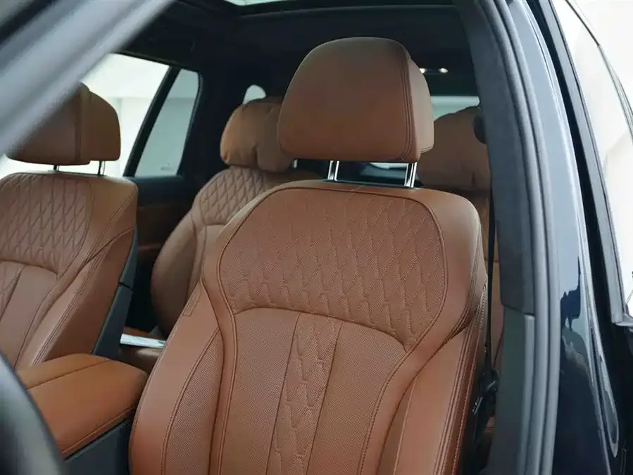 BMW X7 2022 xDrive40i Exclusive M Sport Package 2023 — миниатюра 4