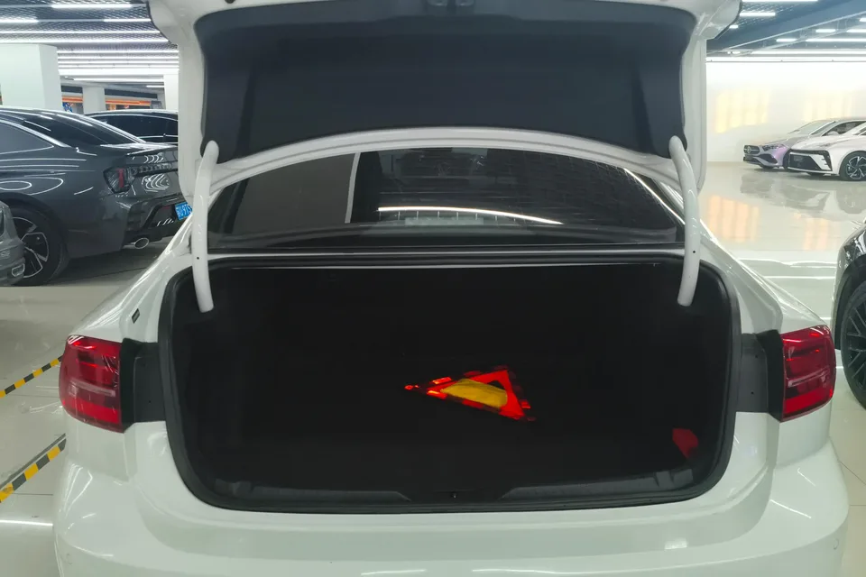 Volkswagen Lamando Lingdu 2021 230TSI DSG Fashion Edition 2022 — миниатюра 5