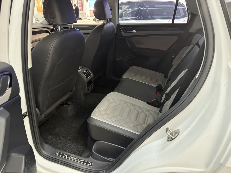 Volkswagen Tayron 300TSI 2WD Luxury Plus Advanced Edition 2023 — миниатюра 4