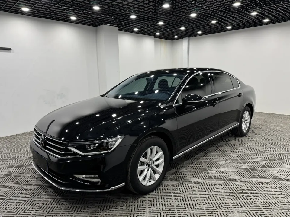 Volkswagen Magotan Magotan 2020 280TSI DSG Comfort Edition 2022 — фото 1, купить с доставкой в Москву