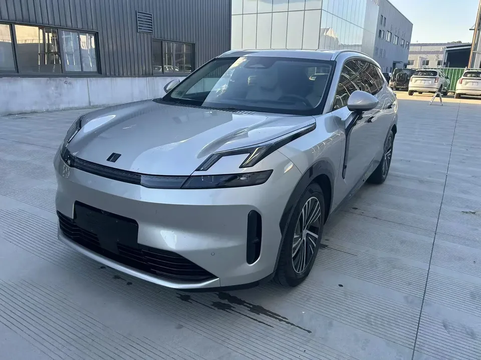 Lynk & Co 08 EM-P 2024