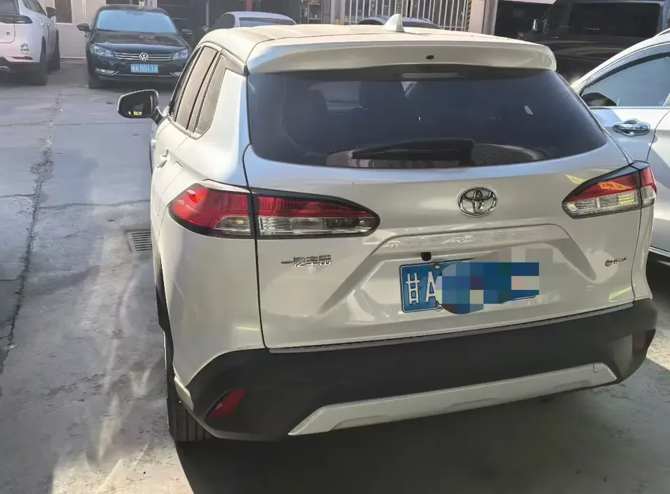 Toyota CorollaCross 2.0L Smart Electric Hybrid Dual Engine Elite Edition 2025 — миниатюра 2