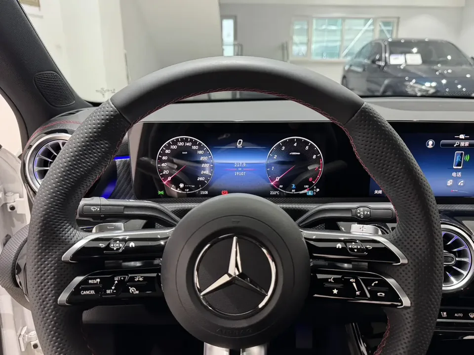Mercedes-Benz Mercedes Benz A Class Mercedes-Benz A-Class 2024 A 200 L Fashion Edition 2024 — миниатюра 3