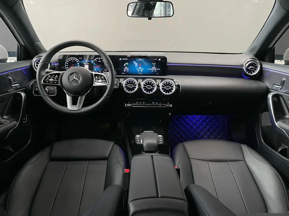 Mercedes-Benz Mercedes Benz A Class second facelift A 200 L sports sedan fashion version 2023 — миниатюра 4
