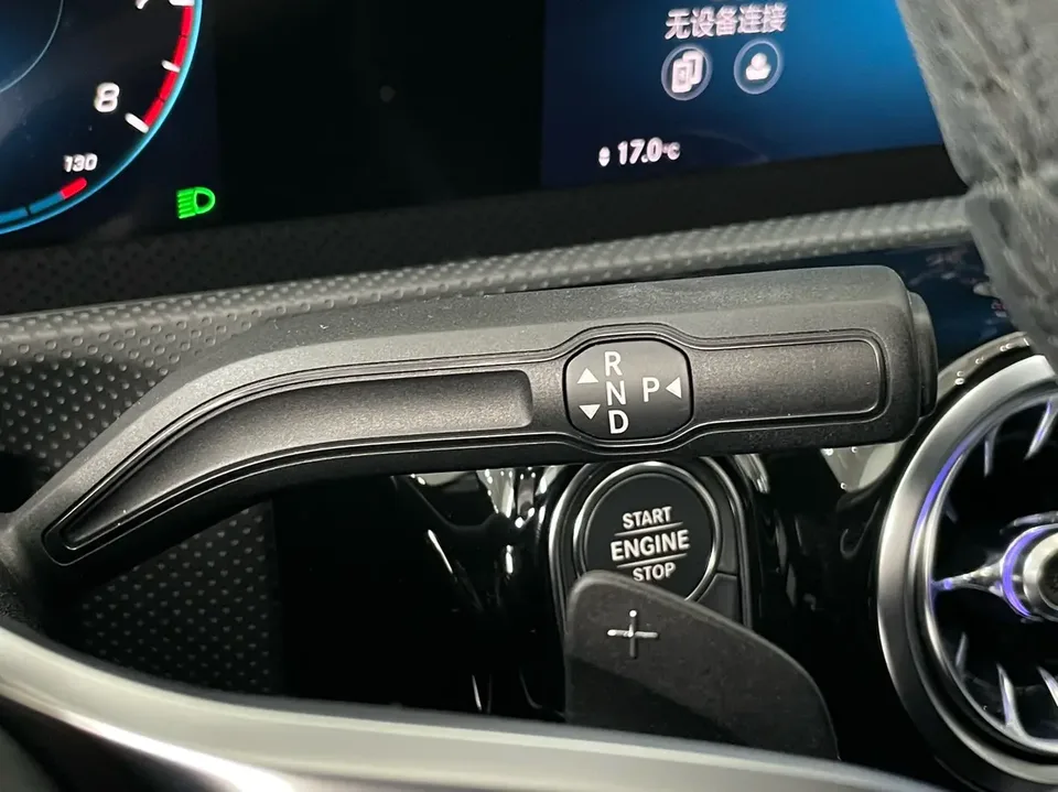 Mercedes-Benz Mercedes Benz A Class second facelift A 200 L sports sedan fashion version 2023 — миниатюра 5